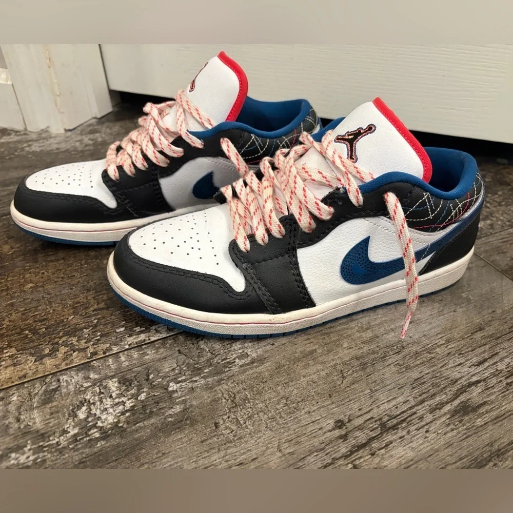 Jordan Red and Blue Sneakers EUC MENS SIZE 8 WOMENS SZ 9.5